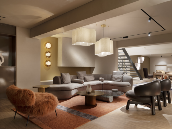 47776c3aee4be57241a75a38bbb1209d Chester Moon Sofa | Luxury Italian Leather Sofa for Villa Interiors
