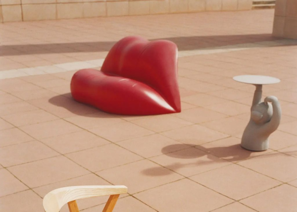 Dalilips Style Sofa | Sculptural Luxury Sofa for Villas & Art Spaces