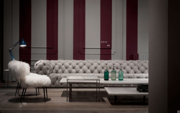 8367eeb4-f25d-48c3-b67d-24ba242a82cb Chester Moon Sofa | Luxury Italian Leather Sofa for Villa Interiors