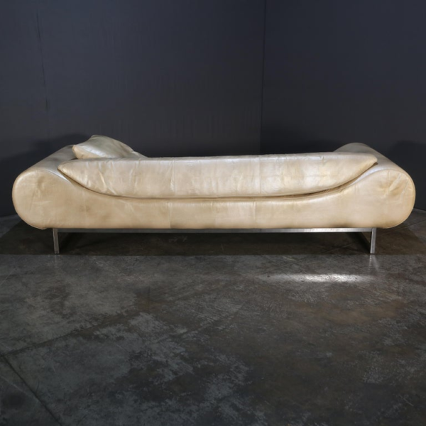 d81a469c79a11e1c3be71157e2c8a8ef Fendi Eros Sofa | Luxury Seating for High-End Villa Interiors
