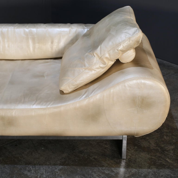 e338c29fa99256100b6766fcd30b58b8 Fendi Eros Sofa | Luxury Seating for High-End Villa Interiors